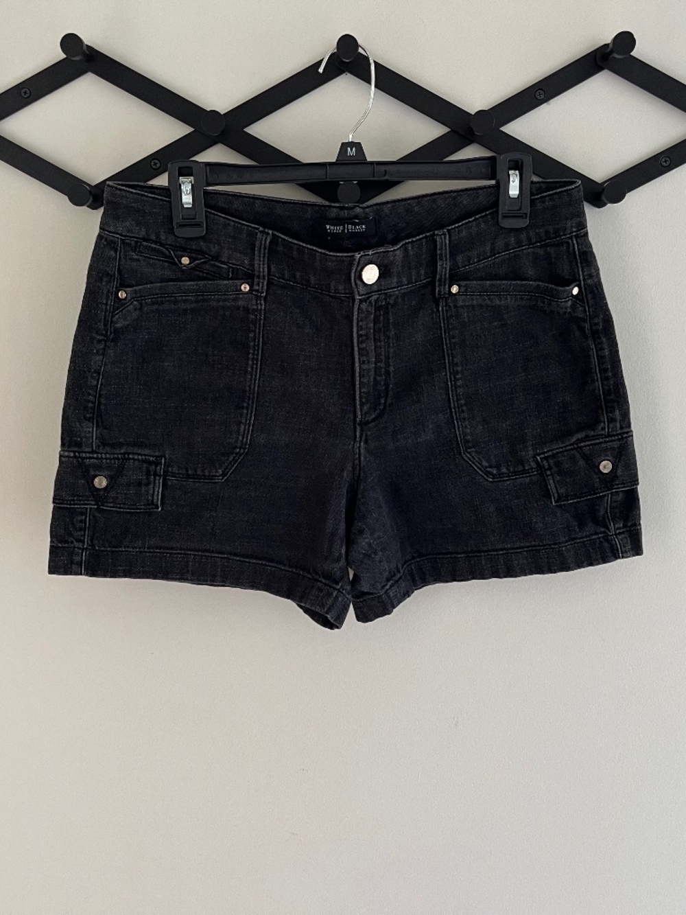 WHITE HOUSE |BLACK MARKET— heathered black comfort Shorts, Size 8